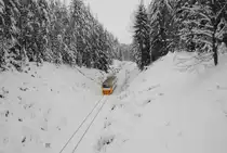 5.12.2010 10:45 ČD Baureihe 814 046-8 als Personenzug (Os) aus Cheb nach A� město zwischen dem Bahnhof A� und der Haltestelle Hazlov. 
 