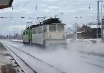 DP 57 gezogen von DP 61 Richtung Halle/Leipzig fahrend im Bhf Gro�korbetha,Nachschu� am 6.12.2010
