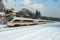 ICE 24 ist von Wien Westbahnhof nach Dortmund unterwegs. Tullnerbach-Pressbaum, am 04.12.2010.