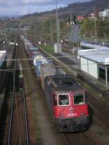 Bahnhof Weil am Rhein - SBB RE 4/4 492-392-2 mit G�terzug wartet auf Abfahrt in Richtung Basel