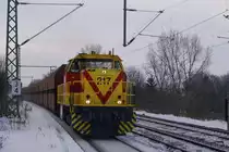 Mak 1206 der MEG (Lok 217) mit Kohlependel Richtung Gro�korbetha fahrend,im ehemaligen HP Schkortleben (nur Strecke Gro�korbetha-Deuben)erkennbar an der fehlenden Oberleitung �ber diesem Gleis.am 06.12.2010