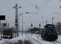 Rechts im Bild G 1206 MAK un Links der Schienenbus von den Pasauer-EisenbahnFreunden am 05.12.2010 in Regensburg Hbf.