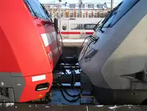 Der Steuerwagen des ehem. Metropolitan (MET) hat im Zuglauf seit 2009 keine Funktion mehr, da er f�r maximale Power mit den 11 Wagen seither auf der Relation Hamburg - Berlin je von einer 101 geschoben und gezogen wird. Hier steht der Zug als ICE 1105 in Hamburg zur Abfahrt bereit (04.12.2010).
