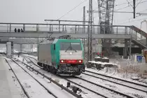 Hier kommt die BR 186 130 von Rummelsburg um in Ost G�terbf  Kopf zu machen.aufgenommen am 07.12.2010