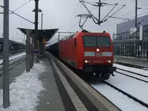 185 001-5 mit einem G�terzug durch Bielefeld. Aufgenommen am 07.12.2010.