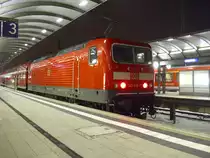 143 816-7 steht am 7. Dezember 2010 mit einer Regionalbahn nach Gro�heringen auf Gleis 3 in Lichtenfels.
