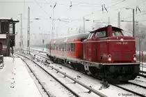 V100 2009 (212 009-5) der Hafenbahn Neustrelitz e. V mit 2 Halberst�ttern und einem Steuerwagen auf dem Weg nach Berlin Rummelsburg in Berlin K�penick. 07.12.2010