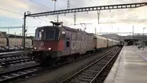 Die Re 420 347-7 steht am Morgen des 07.12.10 mit dem �Cargo-Express� Chavornay - D�niken RB (und weiter nach Rothenburg)in Yverdon-les-Bains.
Von den 8 Wagen, die die Lok am Haken hat, haben 7 Das Ziel: Pistor in Rothenburg. Der Zug pendelt in der Nacht jeweils wieder zur�ck. (u.A. 19:33 Durchfahrt in Olten zum D�niken RB)
