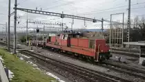 Die Ee 6/6 16817 ist am 07.12.10 eine von 4 elektrischen Co'Co's im Lausanne Triage, die im Einsatz stehen.