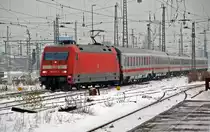 101 053 bringt am 07.12.10 einen IC aus Dresden nach Leipzig Hbf. Dieser Zug endete in Leipzig.