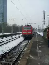 Hier f�hrt 111150 am 3.12. mit ihrem RE9 nach Siegen am 3.12. in den Bahnhof K�ln Messe/deutz ein.