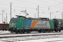 R4C 185 541 mit Kesselwagen auf dem Weg nach Stendell, Angerm�nde 03.12.2010