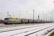 146 522 mit Kesselwagenzug nach Stendell am 03.12.2010 beim Halt in Angerm�nde