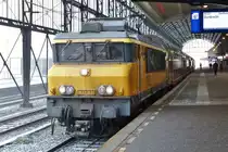 Die E 1703 ist jetzt die �lteste ellok in betrieb bei NS, hier mit Schnellxug (Amsterdam - Dordrecht) am 07.12 2010.
