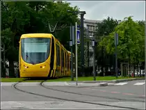 Der Citadis 2025 n�hert sich am 19.06.2010 der Haltestelle Gare Centrale in Mulhouse. (Jeanny)