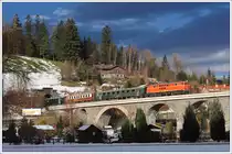 Bilderbuchwetter beim Sdz E 16359 von Wien nach F�rstenfeld am 8.12.2010. Am Bild verl�sst der Zug gerade den Gerichtsbergtunnel in Aspang, �berquert das Murtalviadukt und verschwindet in K�rze im Sambergtunnel. 