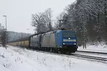 185 514 + 182 598 mit einem Autozug am 04.12.2010 in A�ling.