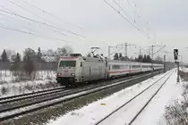 Grau in Grau: 101 034 mit EC 318 am 05.12.2010 in M�nchen Langwied.