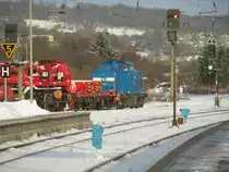 PRESS 204 022-2 (92 80 1203 225-8 D-PRESS) mit DB Netz Notfalltechnik Schienenkran 80 80 9790 013-4  Fulda  als CFN 93502 von Fulda nach Leipzig-Engelsdorf, in Naumburg (S) Hbf; 09.12.2010