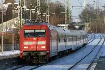 101 077-6 mit IC nach Luxemburg bei der Einfahrt in Recklinghausen 9.12.2010
