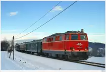 2143.35 mit dem Sonderzug von Wien/FJB nach F�rstenfeld; hier kurz nach Grafendorf; 8.12.2010