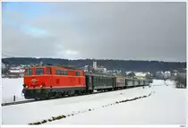2143.35 mit dem Sonderzug von Wien/FJB nach F�rstenfeld; hier Nahe Hartberg; 8.12.2010