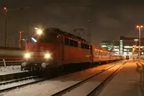 110 333 mit RE 30107 am 09.12.2010 in M�nchen Hbf. Ob das mein Abschiedsbild der M�nchner 110er war?  Angeblich soll es keinen eigenen Umlauf mehr f�r die M�nchner 110 geben.
