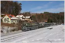 Noch rund zwanzig Minuten und 2050.04 hat mit ihrem E 16365 aus Wien ihr Fahrziel, den Grazer Hauptbahnhof, erreicht.  Das Foto zeigt den Zug bei der Durchfahrt in La�nitzh�he am 11.12.2010.