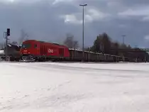 2016 078-6 wartet bei kaltem Winterwetter mit R�benzug-59035(18Wagen, 72Ax) geduldig vor dem Ausfahrtsignal am Bhf. Ried i.I.;101210