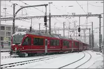 Der Allegra ABe 8/12 3501  Willem Jan Holsboer  f�hrt den R1429 von Chur nach Arosa. Zwischenzeitlich ist auch der Schnee nach Chur zur�ckgekehrt. (11.12.2010)