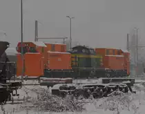 Erfurter Gleisbau GmbH 211.074 (92 80 1211 074 0 D-EGB) mit den Erfurter Gleisbau Schneepfl�gen 80-50 979 4218-1 + 80-50 979 7304-6 der Bauart Meiningen, am EB Bw Erfurt Ost; 29.11.2010