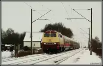 Am 11.12.10 gings f�r so manche Leute wieder zum Christkindlmarkt nach N�rnberg. Ein paar wurden mit dem Zug bef�rdert, und die paar die von Freilassing oder M�hldorf dahin wollten, konnten mit diesem Super-duper-Zug fahren. Gezogen wurde der Weihnachts-Tee von 218 105. Standpunkt wo ich abgepasst hatte, war K�fering. 