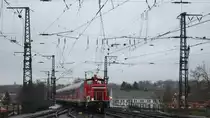 Die 362 582-9 fuhr am 12.12.2010 (Fahrplanwechsel) mit 5 n-Wagen und der 111 112 in Aachen Hbf ein.