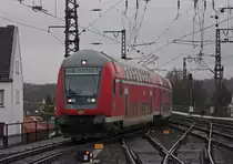 RE10116 aus Paderborn kam gebildet aus Wagen des DB Werks M�nster in Aachen Hbf an, 12.12.10