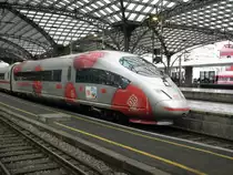 ICE 3  Frauenfu�ball  im K�lner Hbf am 11.12.10