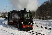 Winterdampf pur im oberen Abschnitt der Wei�eritztalbahn. 99 746 am 27.11.10 im Bahnhof Obercarsdorf um. 

