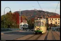Der OEG-Triebwagen 71 �berf�hrt am 01. November 2010 die Br�cke, die �ber die Weinheimer Bundesbahn f�hrt. Der Aufenthalt im Gegengleis war durch den Veranstalter abgesichert.