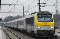 Ankunft im Bhf Welkenraedt des IC-Zuges nach Oostende (mit Elektrolok Nr. 1335). 13. Dezember 2010