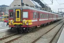 Zwei Triebz�ge der BR AM 62-63 (Nr. 217 & 160) warten im Bhf Welkenraedt auf Abfahrt nach Spa-G�ronst�re (L-Zug). 13. Dezember 2010