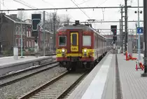 IR q L�ttich-Aachen bei der Ankunft im Bhf Welkenraedt. Ausnahmsweise f�hrt ein Triebzug der Baureihe 66 (Nr 595), hier mit ca. 20 Minuten Versp�tung. 13. Dezember 2010