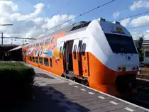  partners in sport  wartet als D3469 im Bahnhof HOORN auf die Abfahrt;100904