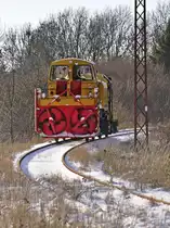 ein GAF bringt die Schneefr�se vom Umspannwerk in den Bf Stralsund am 01.12.2010 - sollte es doch Winter werden