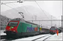 Re 460 087-0 und Re 460 111-8 im Bahnhof Chur. (11.12.2010)