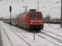 101 135 bespannte am 16.Dezember 2010 den IC 2184 aus Hannover und durchfuhr den Bahnhof Bergen/R�gen nach Binz.