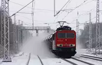 155 168-8 mit einem G�terzug Richtung Viersen bei der Durchfahrt in Geilenkirchen, 17.12.10