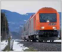 Und t�glich gr��t Karl-Heinz, hier mit der von RTS angemieteten 2016 906 und R 4373 von Graz �ber Werndorf nach Wies-Eibiswald am 14.12.2010 kurz nach der Haltestelle St. Peter i. Sulmtal.