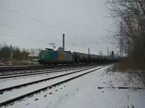 185 542-8 ist mit einem Kesselwagenzug  unterwegs in Richtung Norden. Hier bei Eschwege West. Aufgenommen am 05.12.2010.