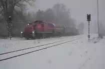 294 886-7 durchfuhr am 16.12.2010 mit FZT 54358 Paderborn Gbf - Ottbergen bei starkem Schneefall den Bahnhof Bad Driburg.