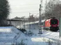 Der f�nfte Stier im Saarland- 1016 032 am 17.12.10 mit dem IC 2055 Saarbr�cken - Stuttgart bei Limbach.