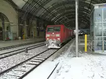 Die BR 145 049-3 stand als S1 nach Sch�na im Hauptbahnhof und wartete auf die Abfahrt. 17.12.2010